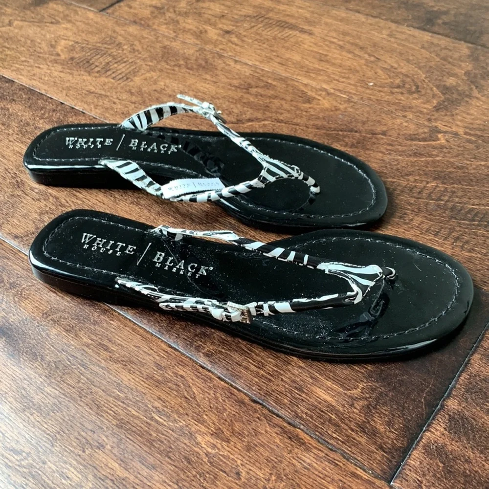 NWT WHITE HOUSE | BLACK MARKET Animal Print Thong Sandals Size 7